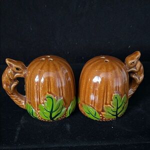 VTG Charming Brown Squirrel Salt and Pepper Shakers
